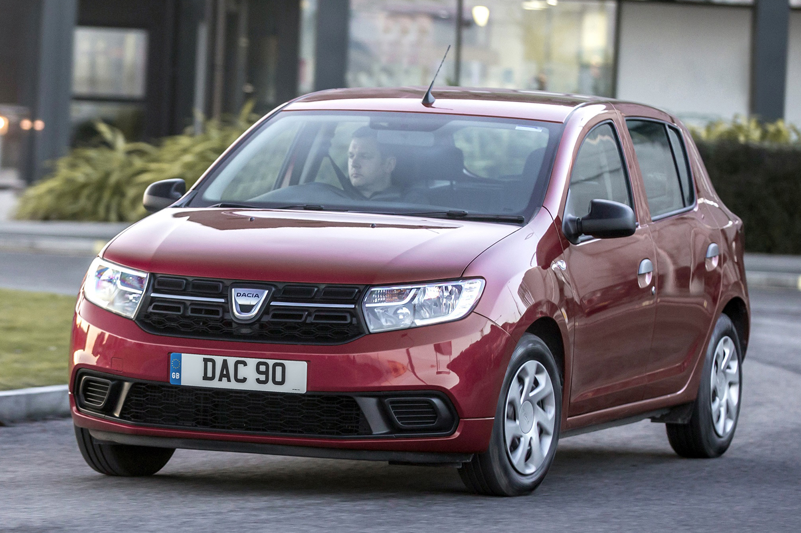 Dacia Sandero 2019 front left urban tracking