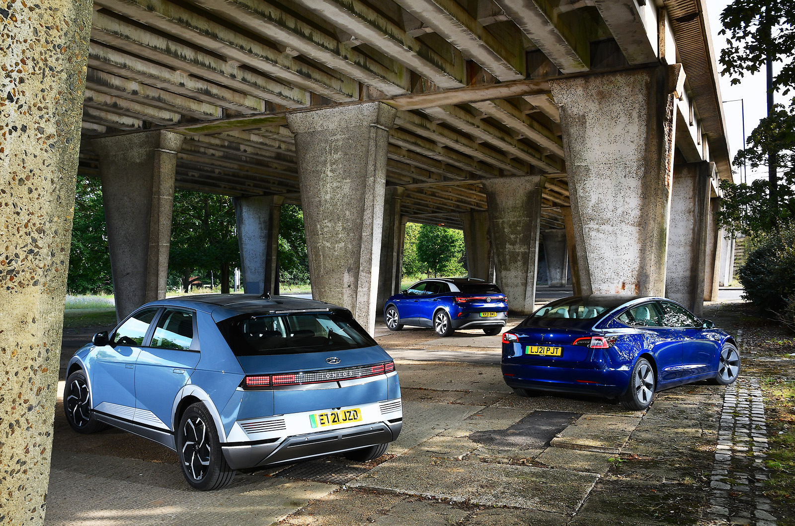New Hyundai Ioniq 5 vs Tesla Model 3 vs Volkswagen ID.4 rears