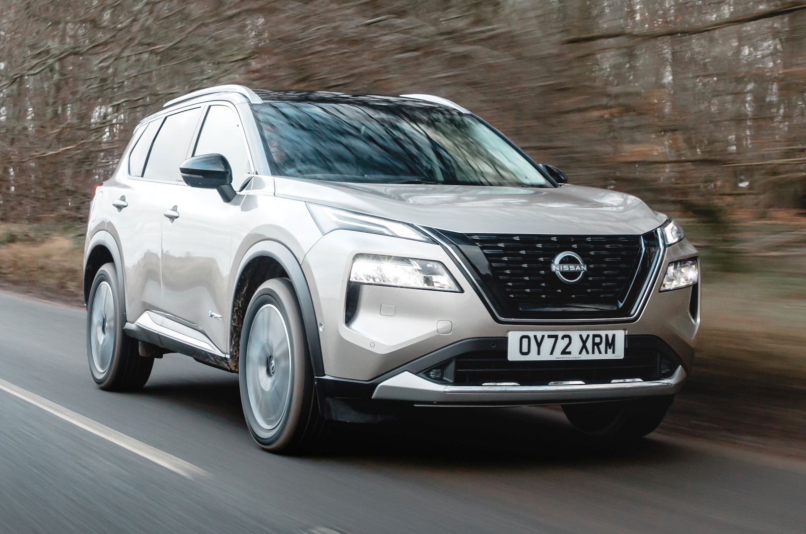 Nissan X-Trail front right driving