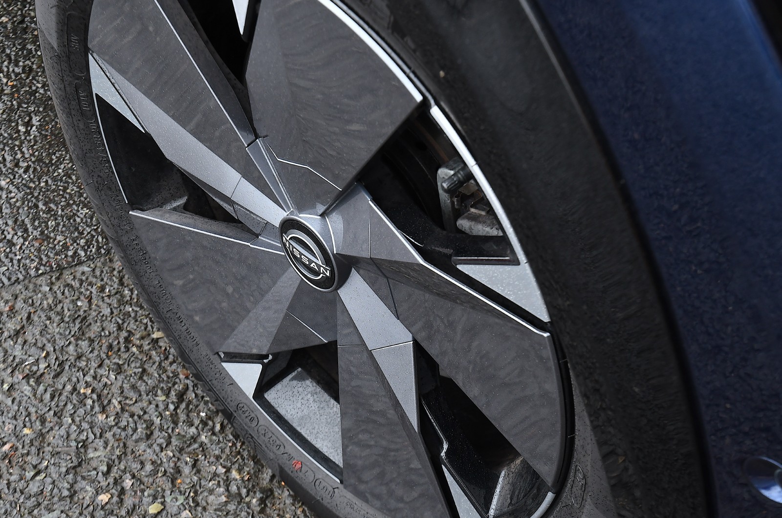 Nissan Ariya front wheel