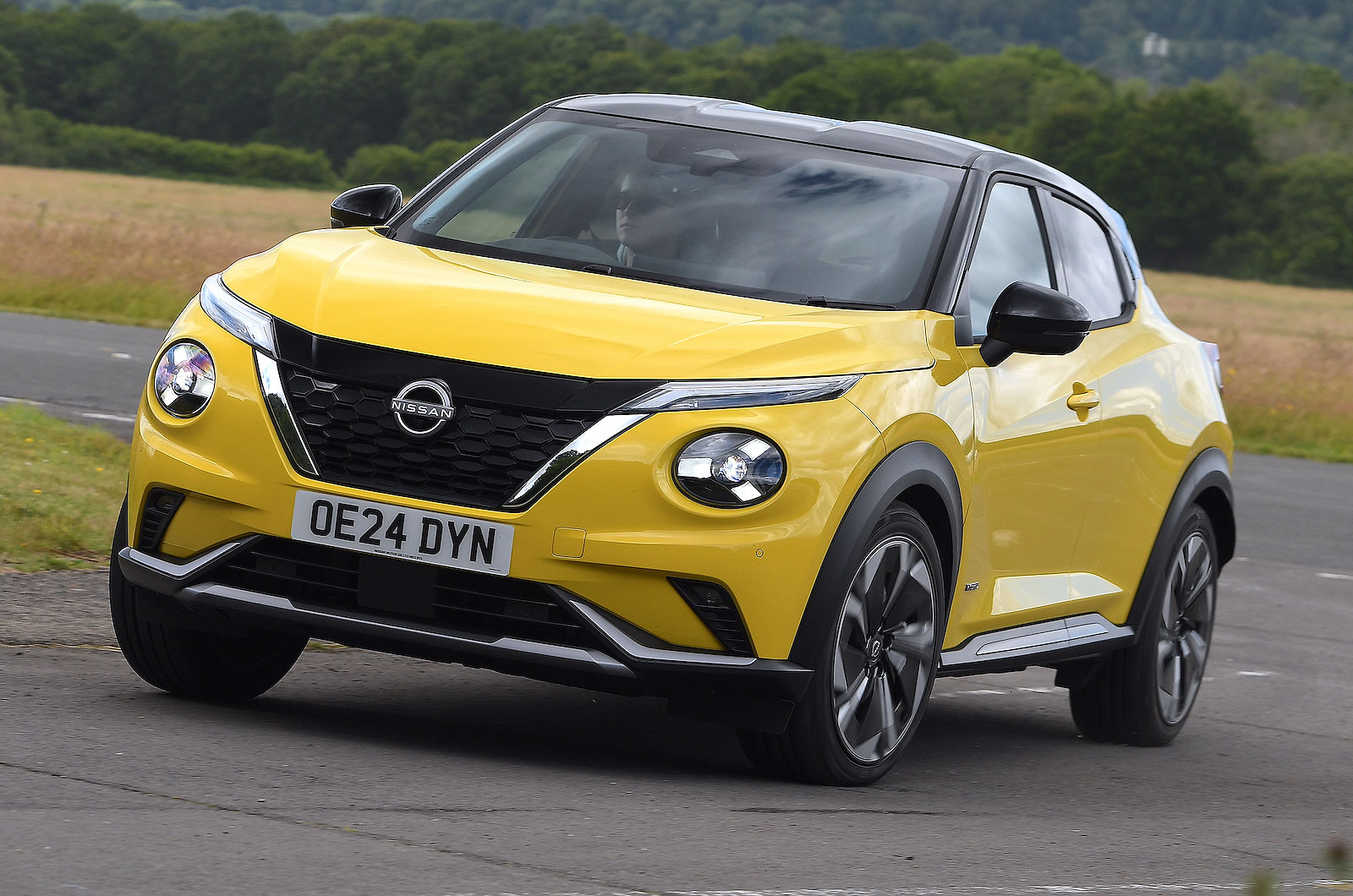Nissan Juke front cornering