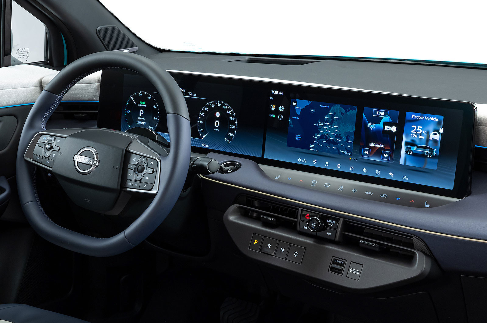 Nissan Leaf steering wheel and screens