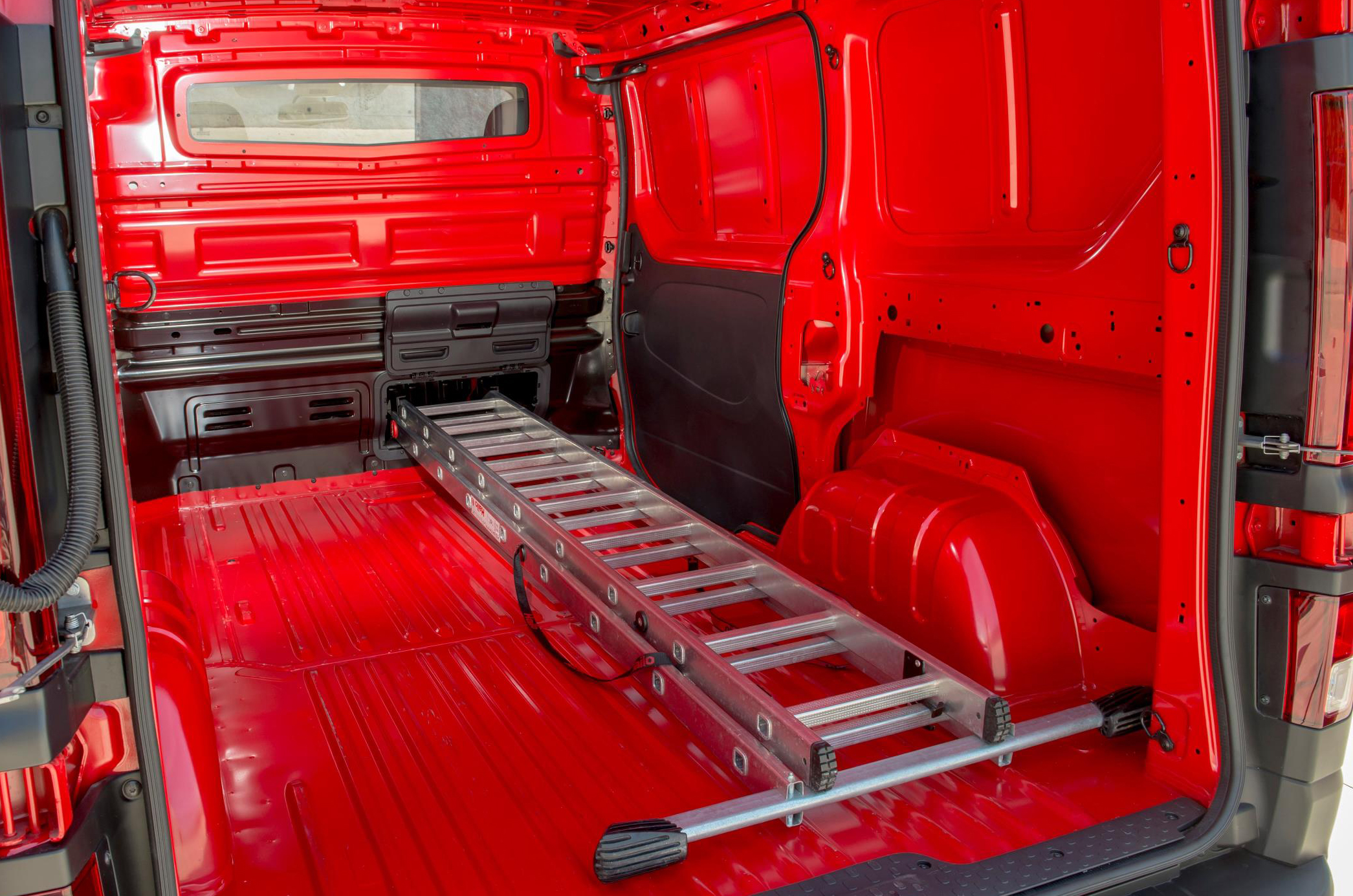 Nissan NV300 rear load space