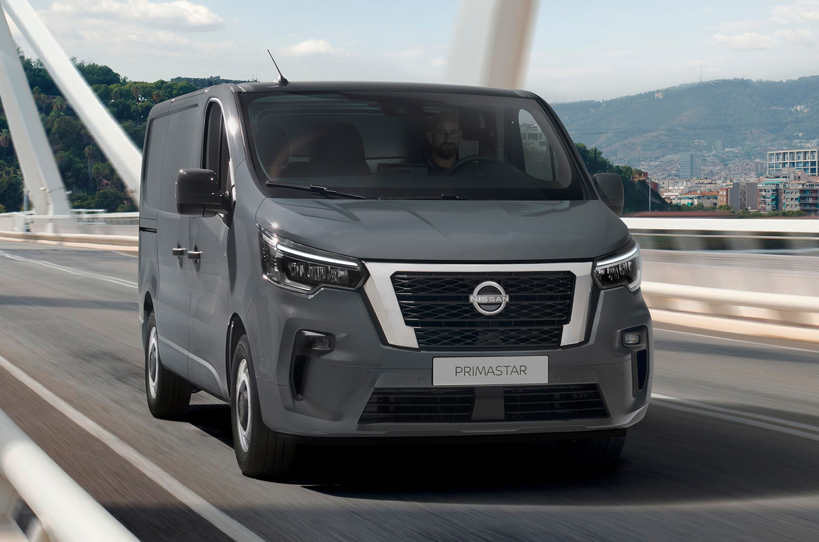 Nissan Primastar front driving