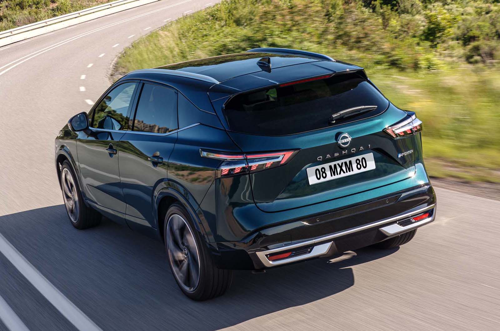 Nissan Qashqai e-Power rear driving