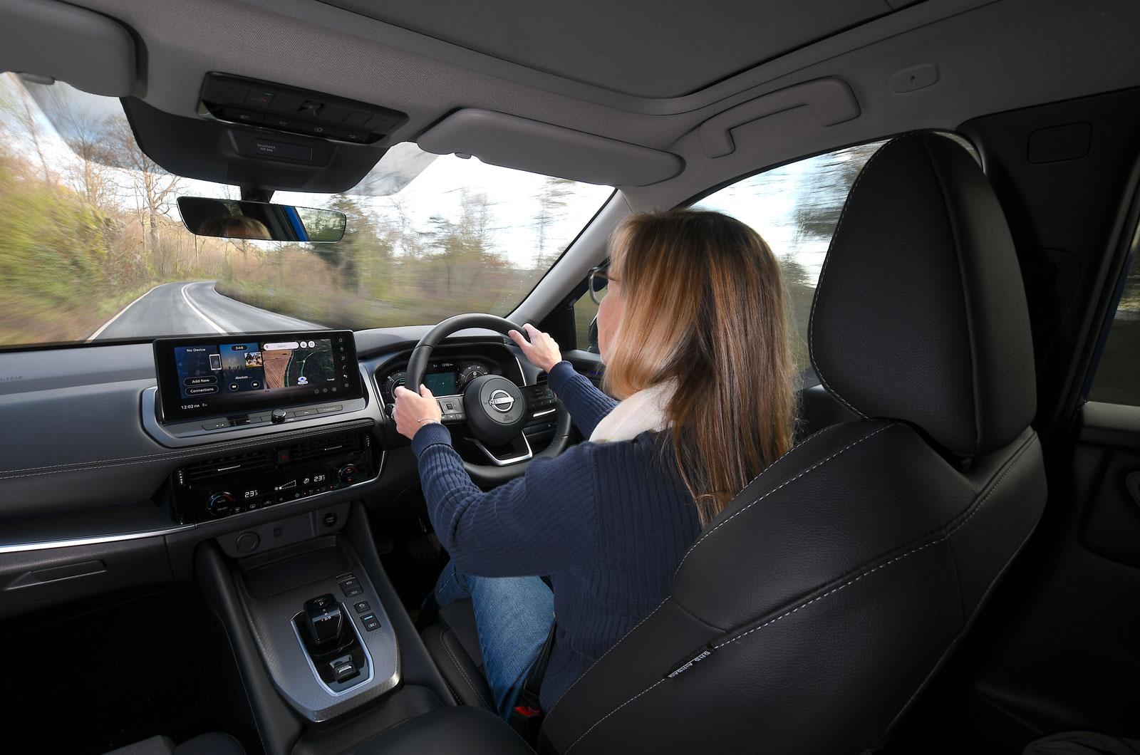 Nissan-qashqai-over-the-shoulder