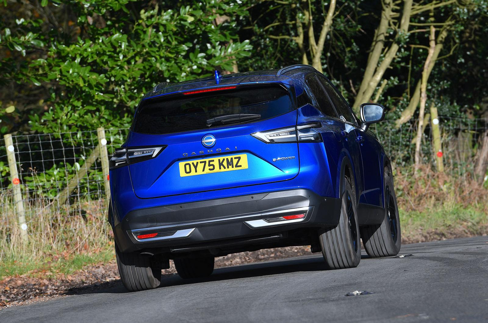Nissan-qashqai-rear-driving