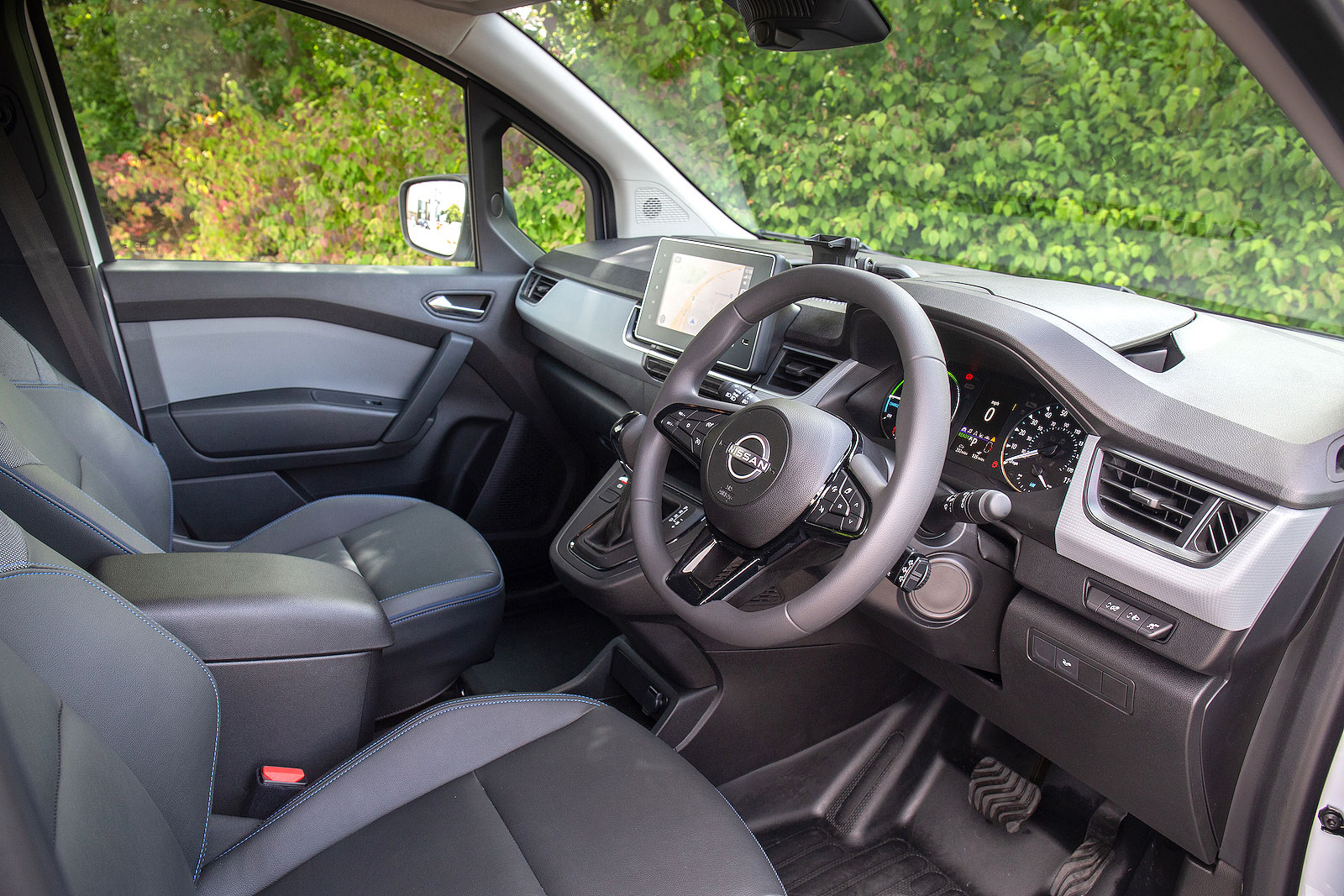 Nissan Townstar EV interior front seats