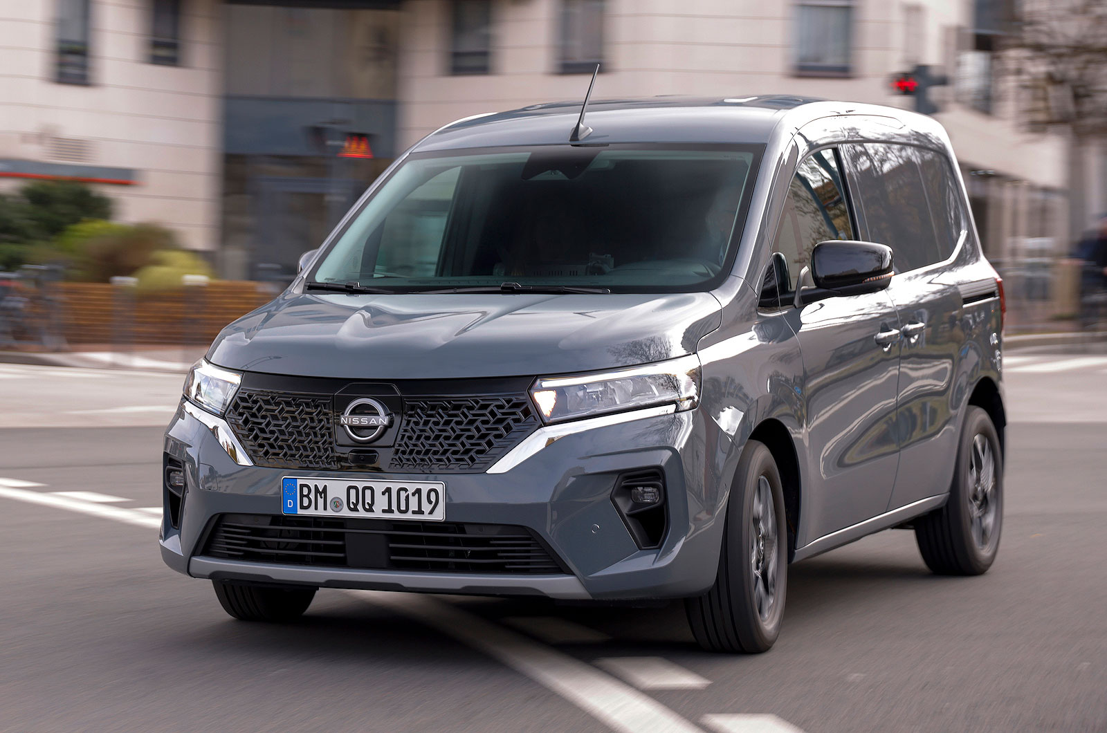 Nissan Townstar Electric front cornering