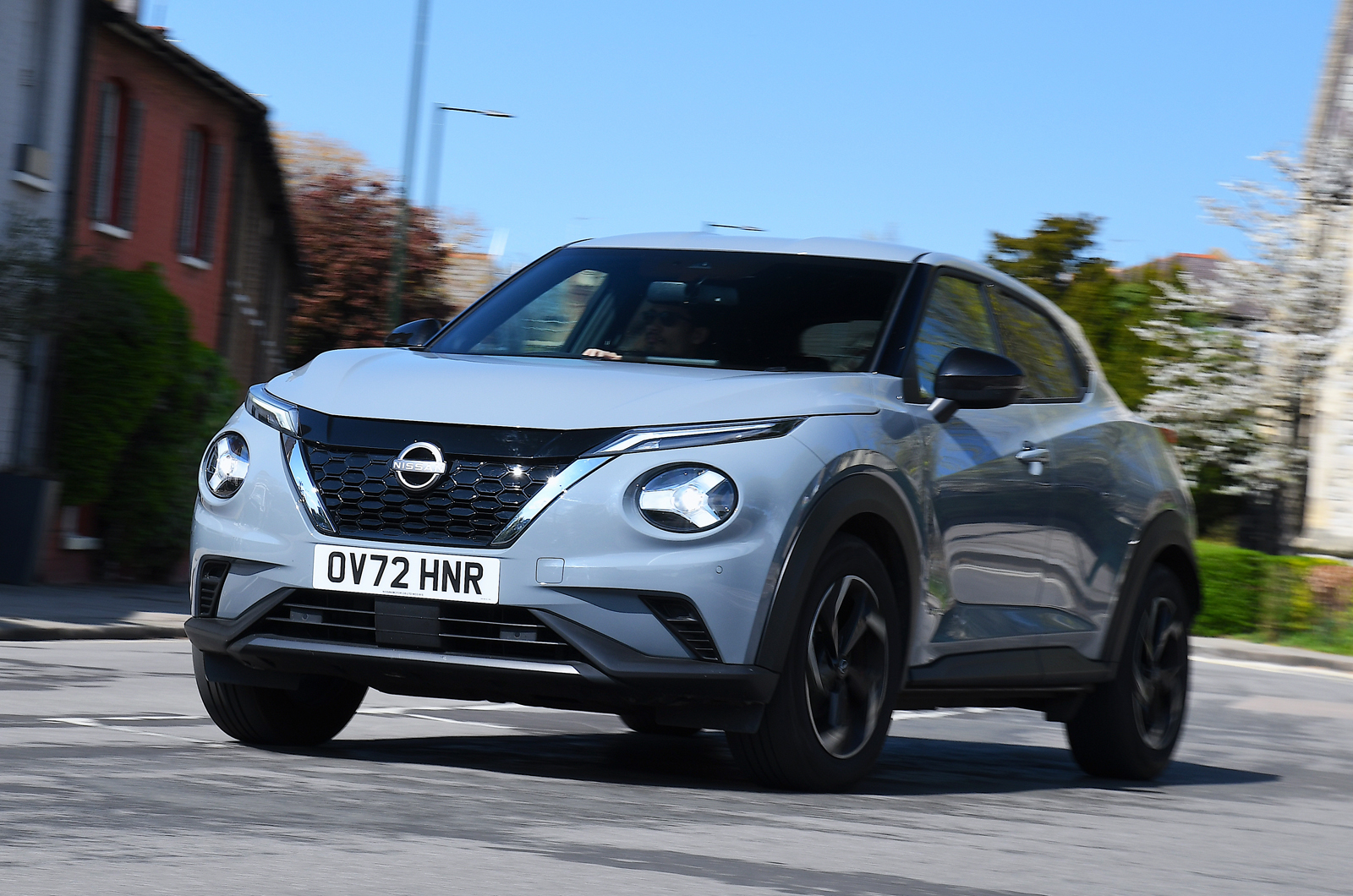 Nissan Juke Hybrid front cornering