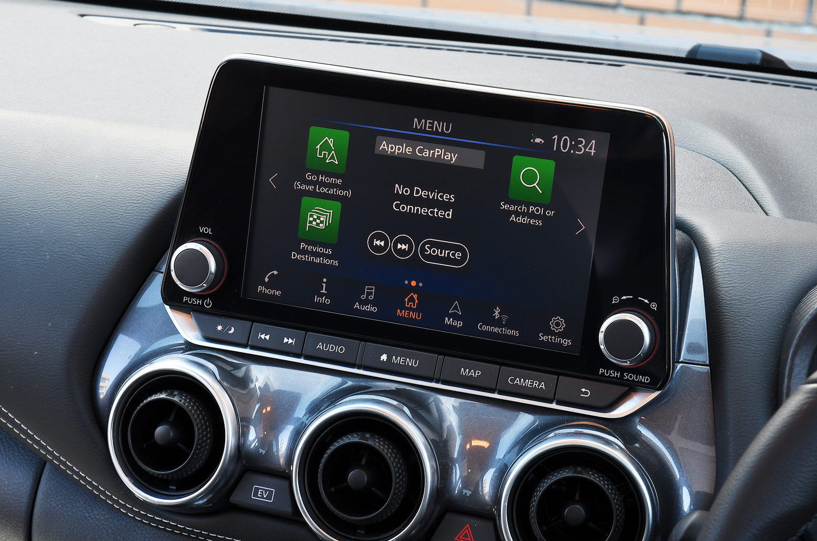 Nissan Juke Hybrid touchscreen