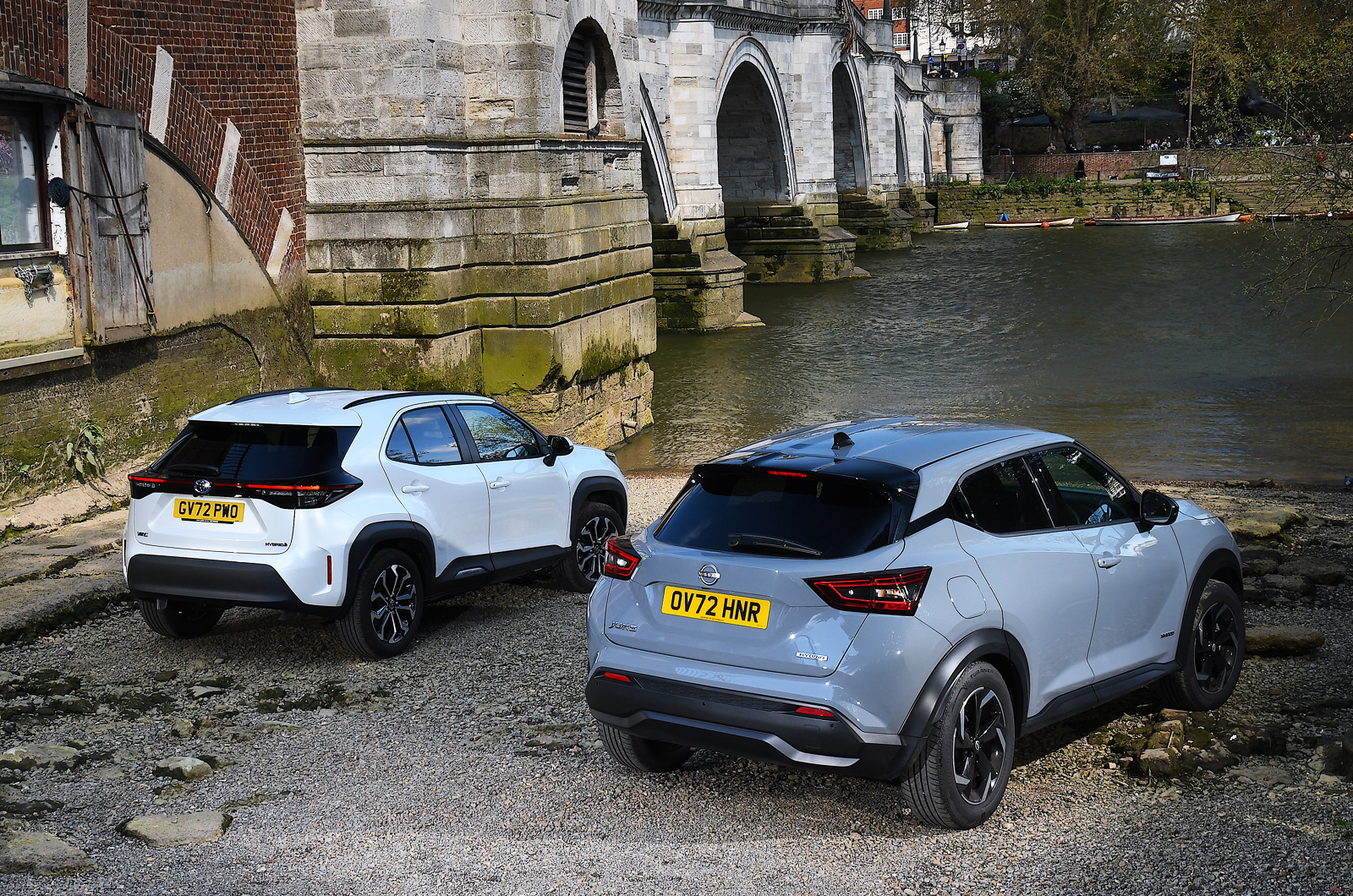 Nissan Juke Hybrid vs Toyota Yaris Cross rears