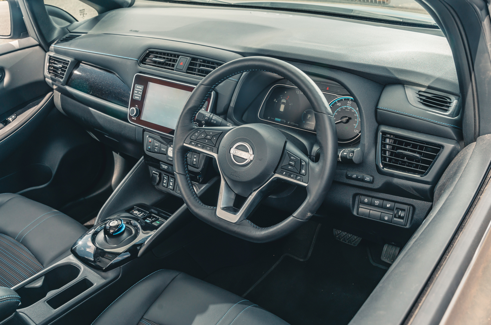 Nissan Leaf 2022 dashboard
