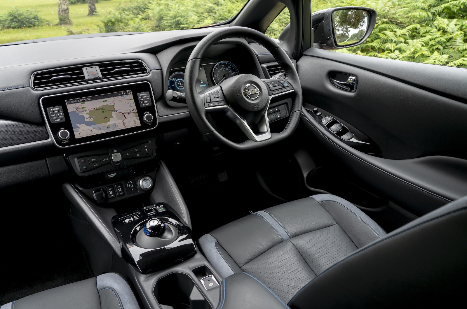 User-friendly Nissan Intelligent Mobility tech makes the Nissan LEAF easier and safer to drive