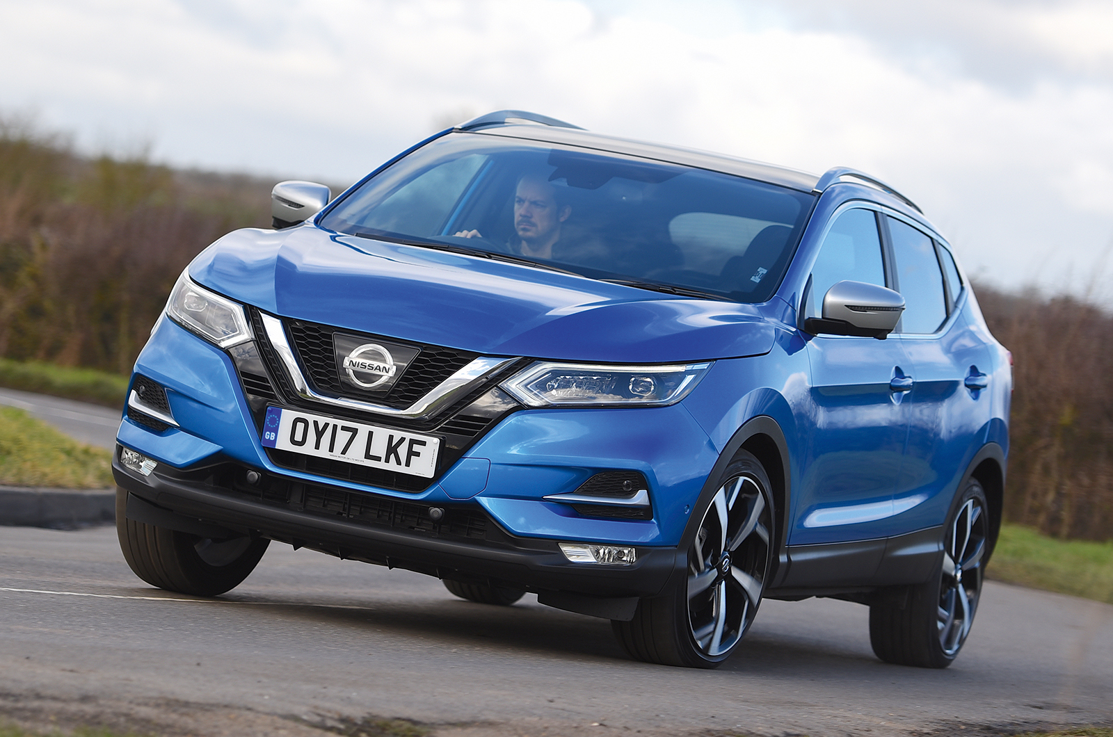 Nissan Qashqai front cornering
