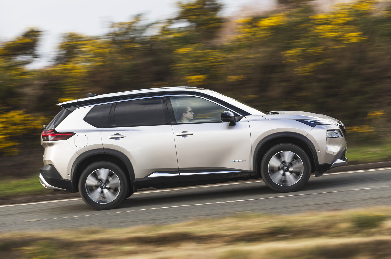 Nissan X-trail side