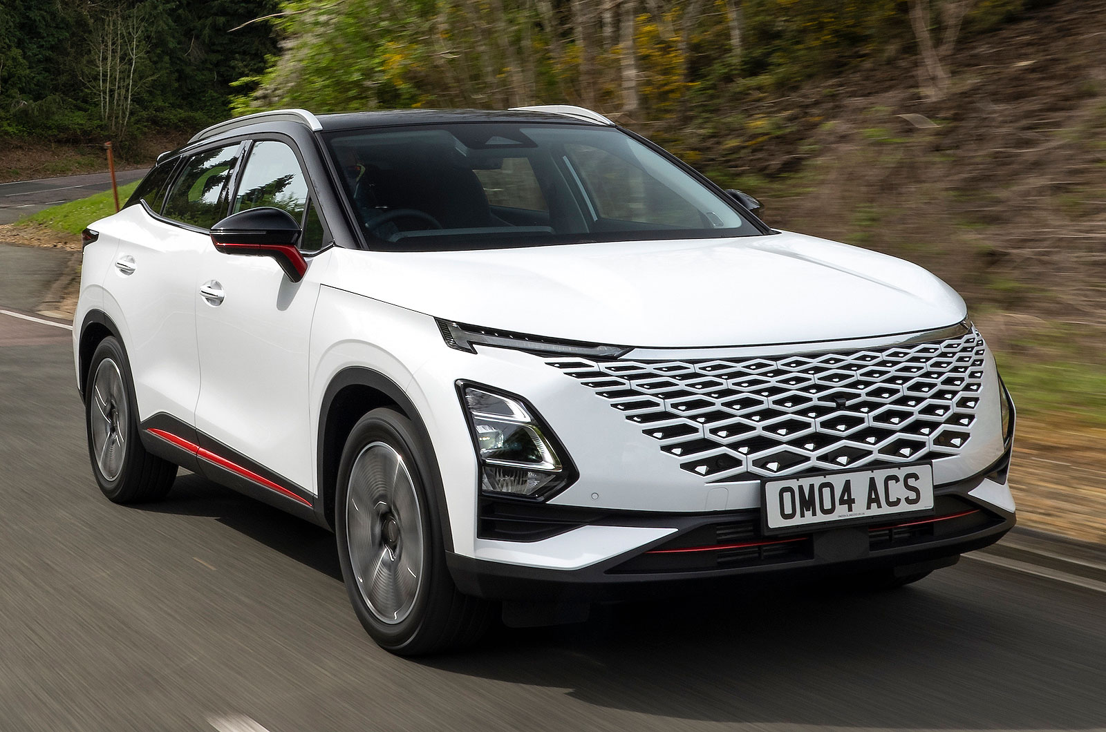 Omoda 5 front right driving