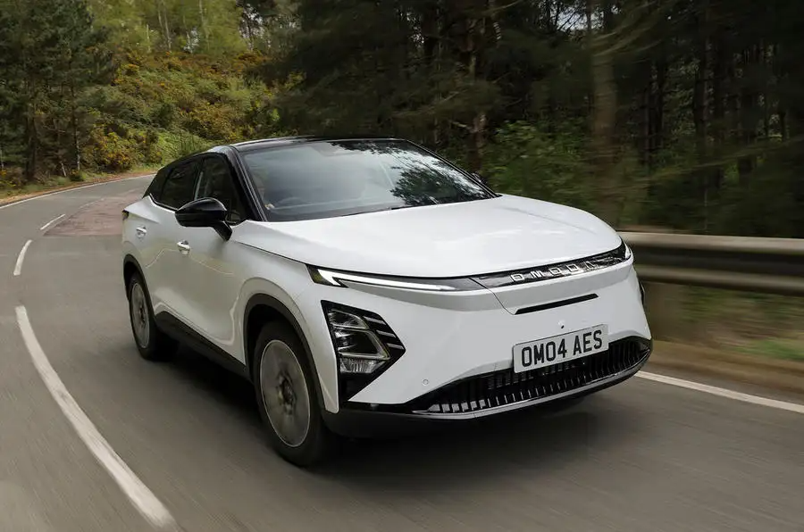 Omoda 5 front driving