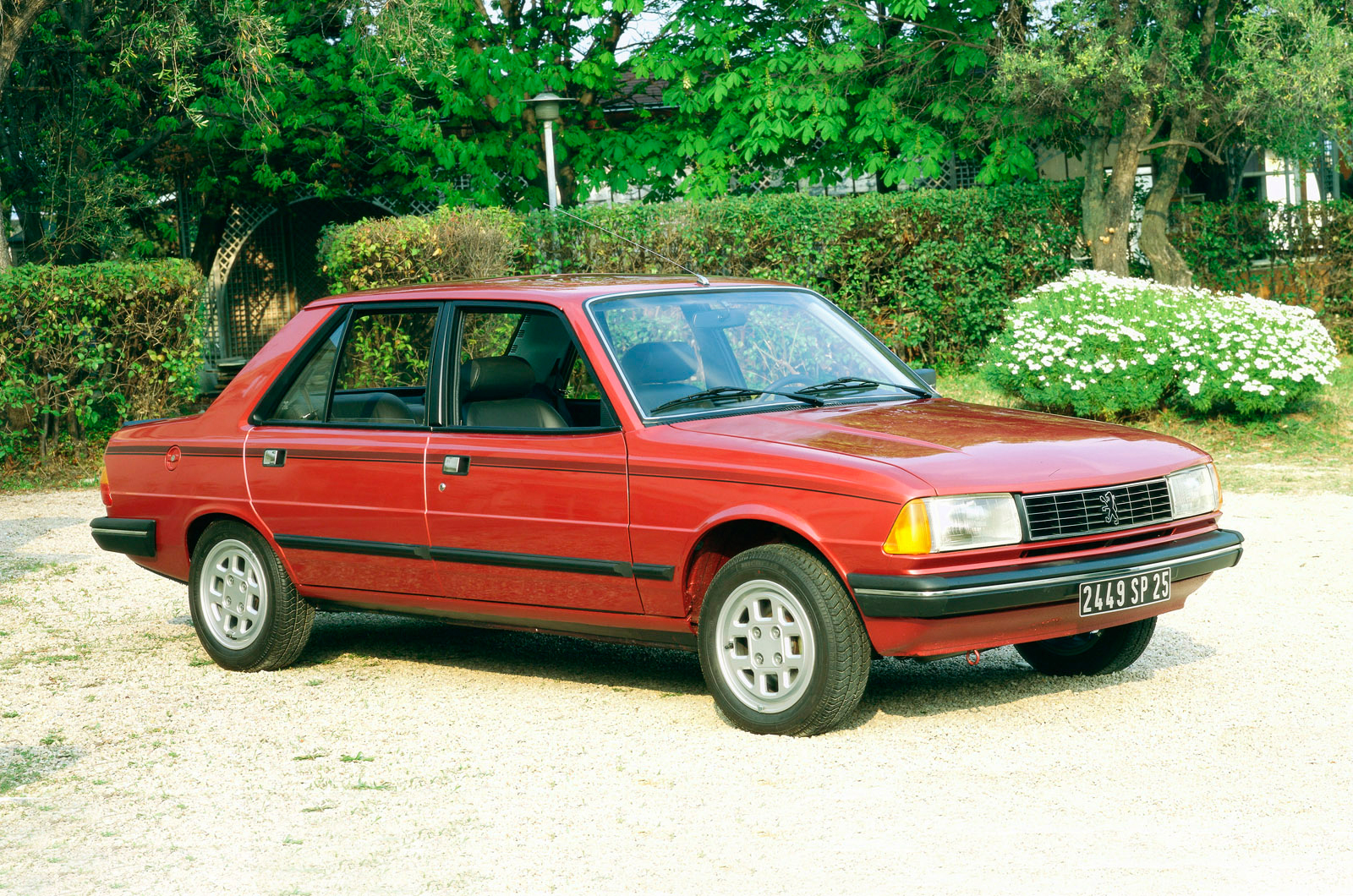 Peugeot 305 front right static 1979