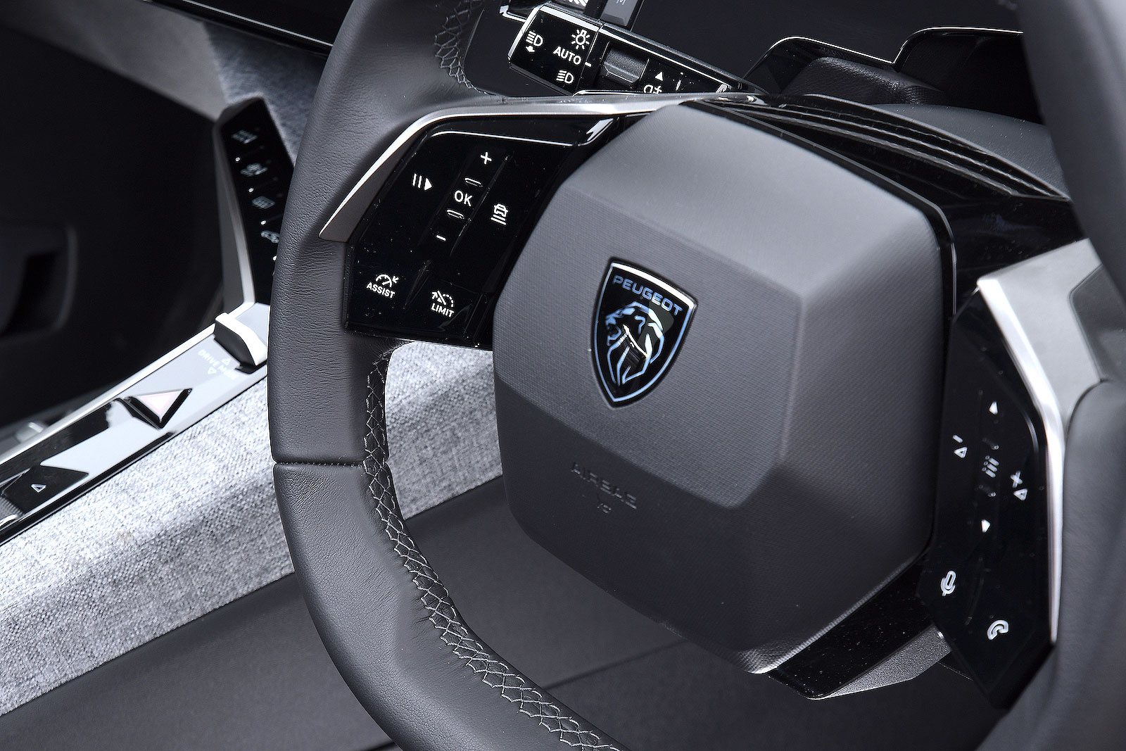 Peugeot 5008 steering wheel