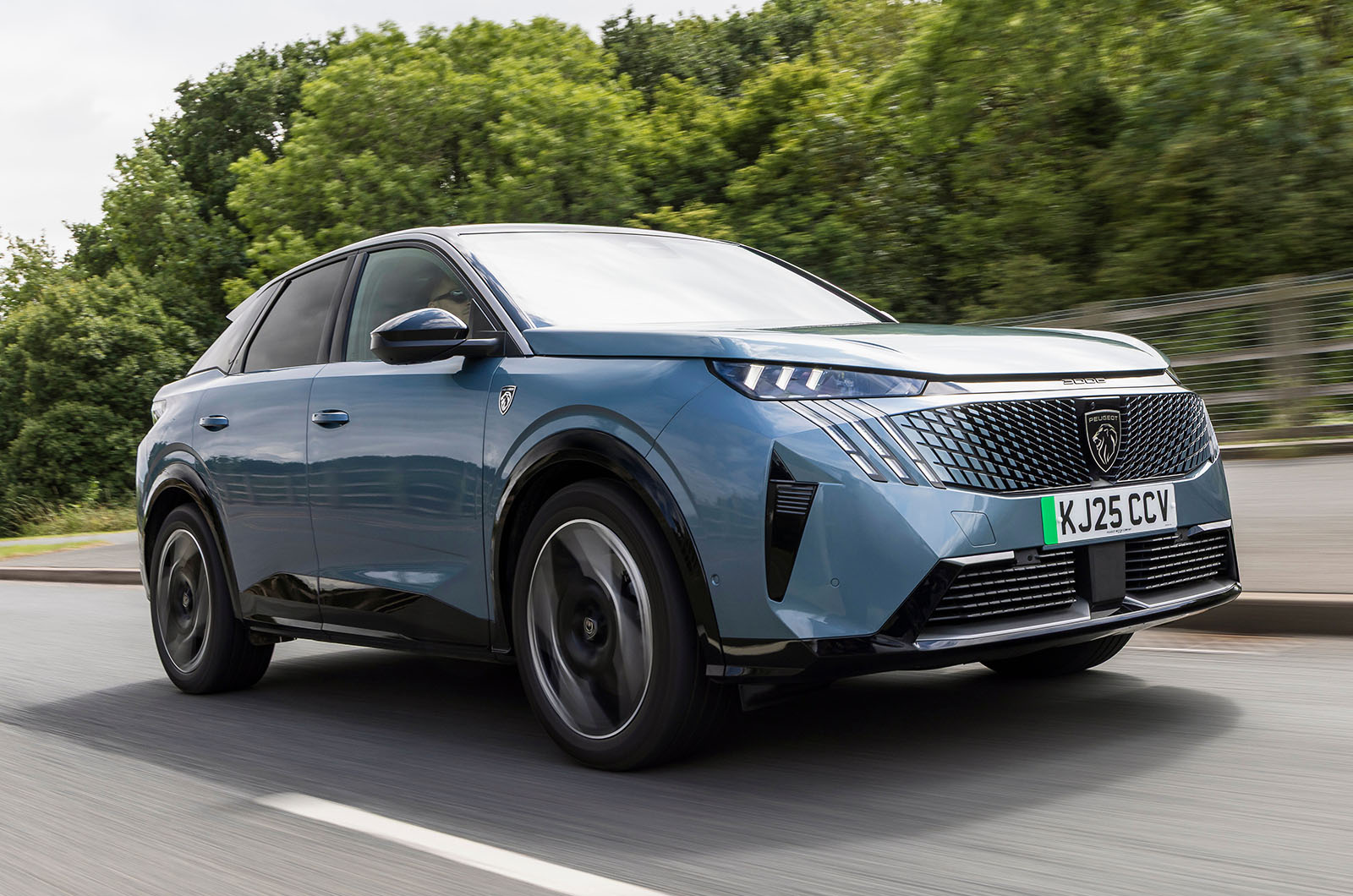 Peugeot e-3008 AWD front driving