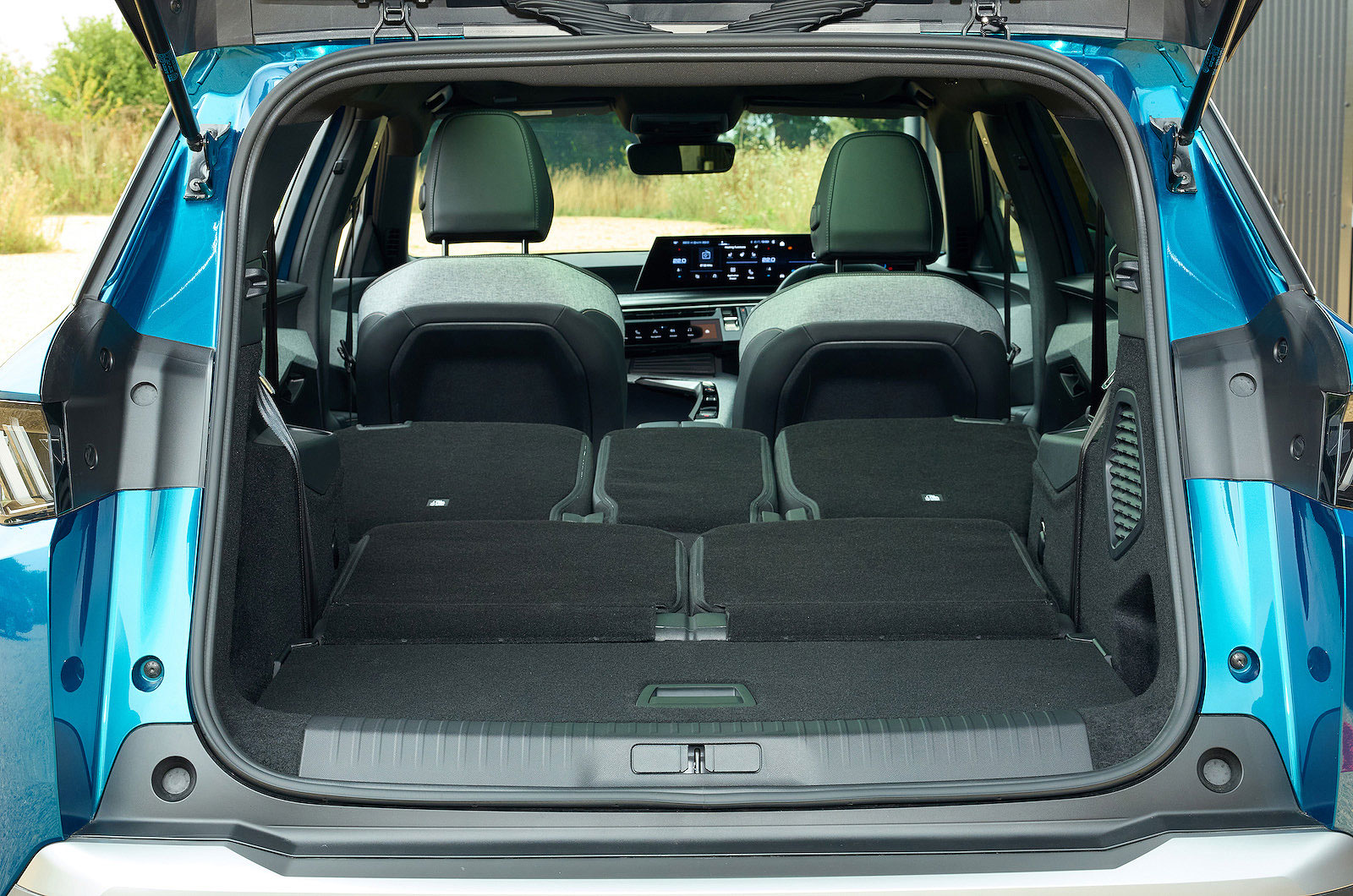 Peugeot e-5008 boot