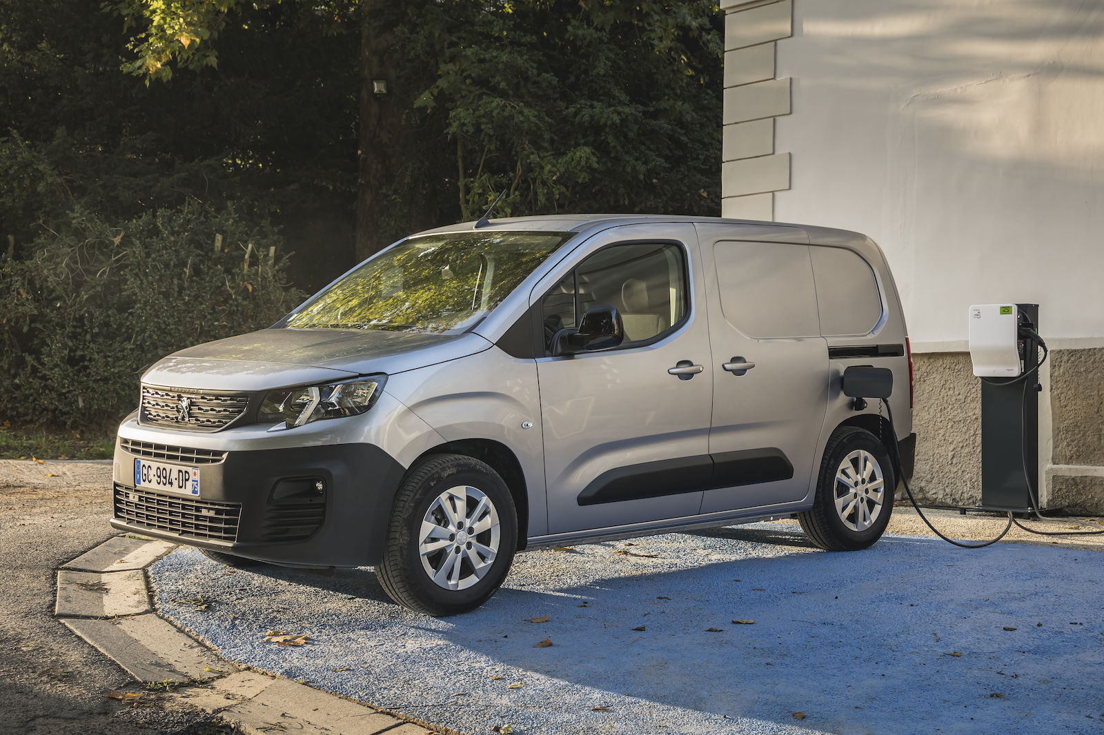 Peugeot e-Partner charging