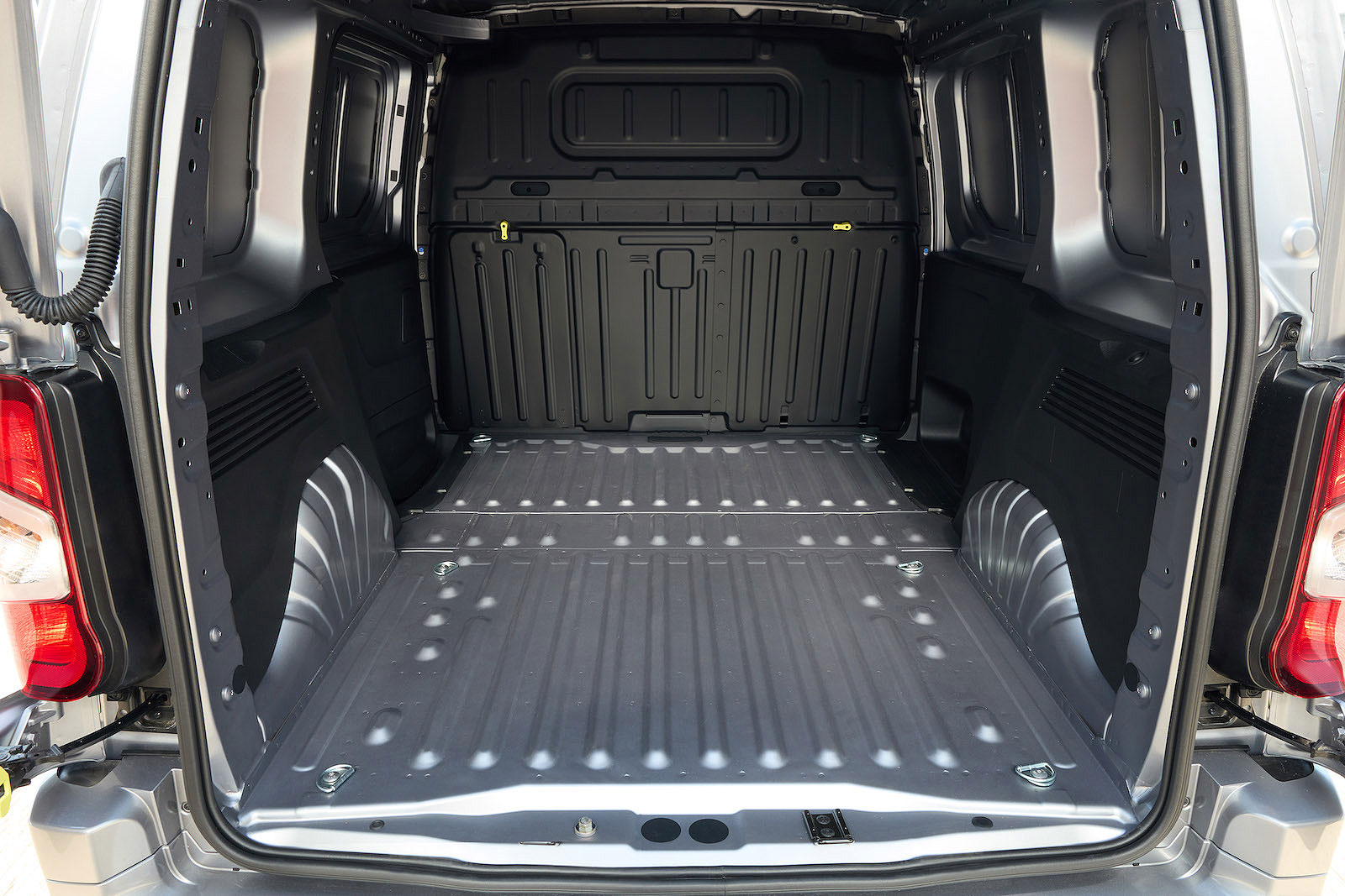 Peugeot e-Partner load bay