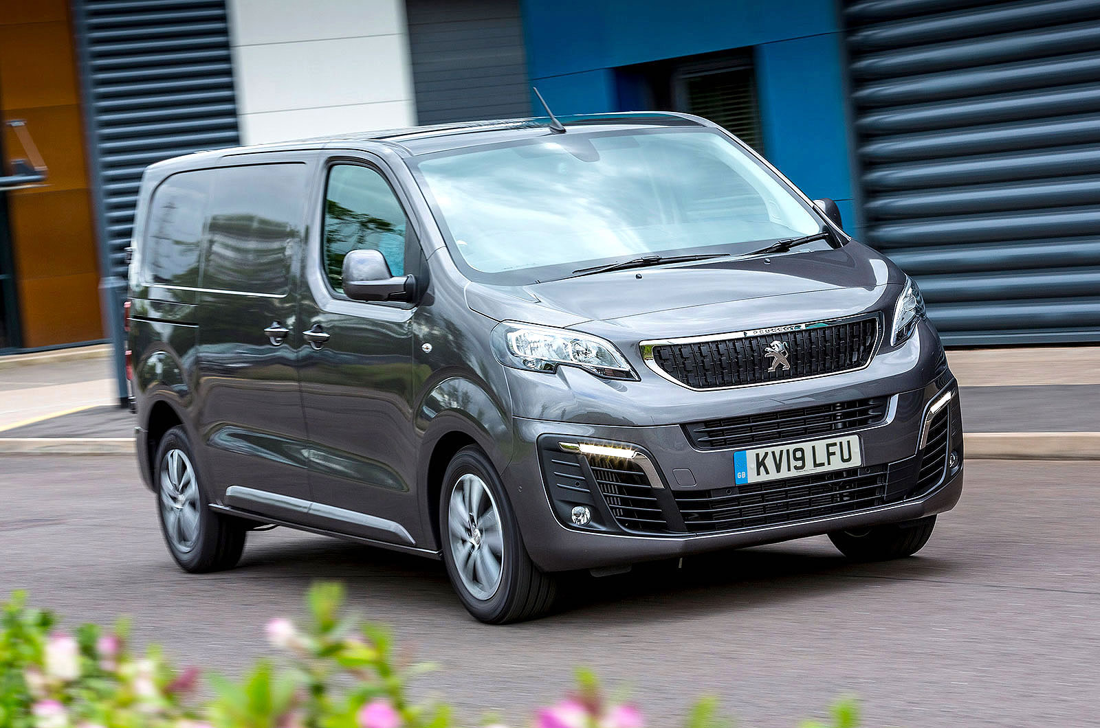 Peugeot Expert front right driving
