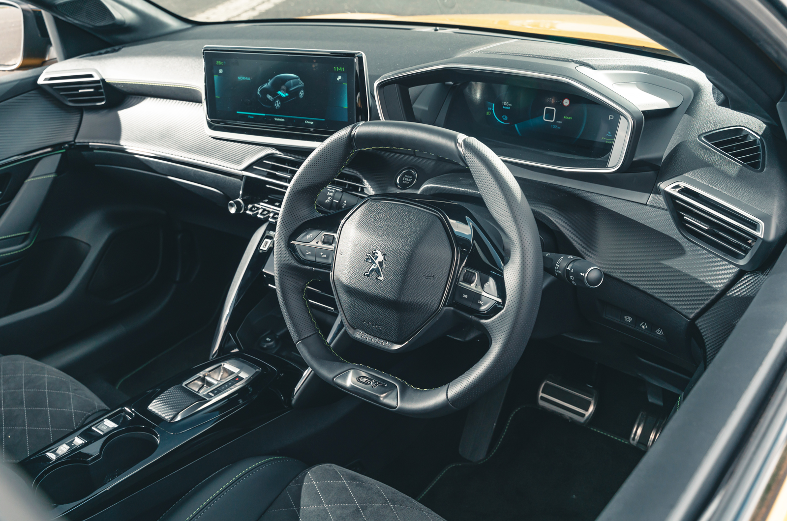 Peugeot e-208 2022 dashboard