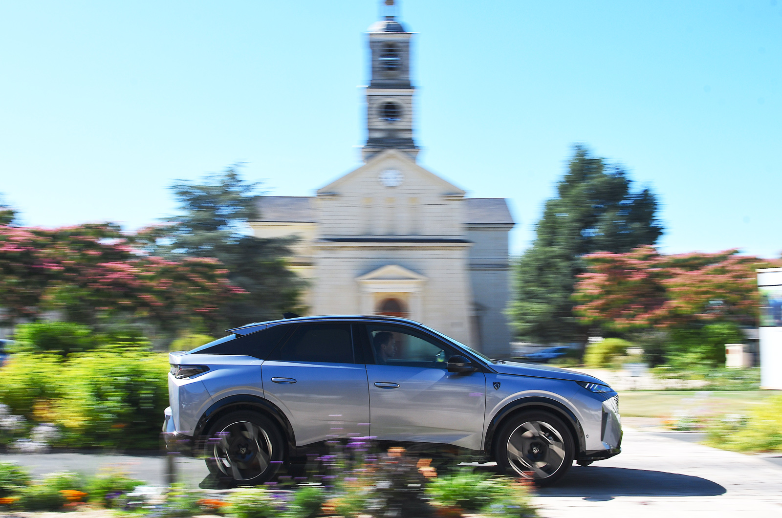 Peugeot e-3008 driving through town in France