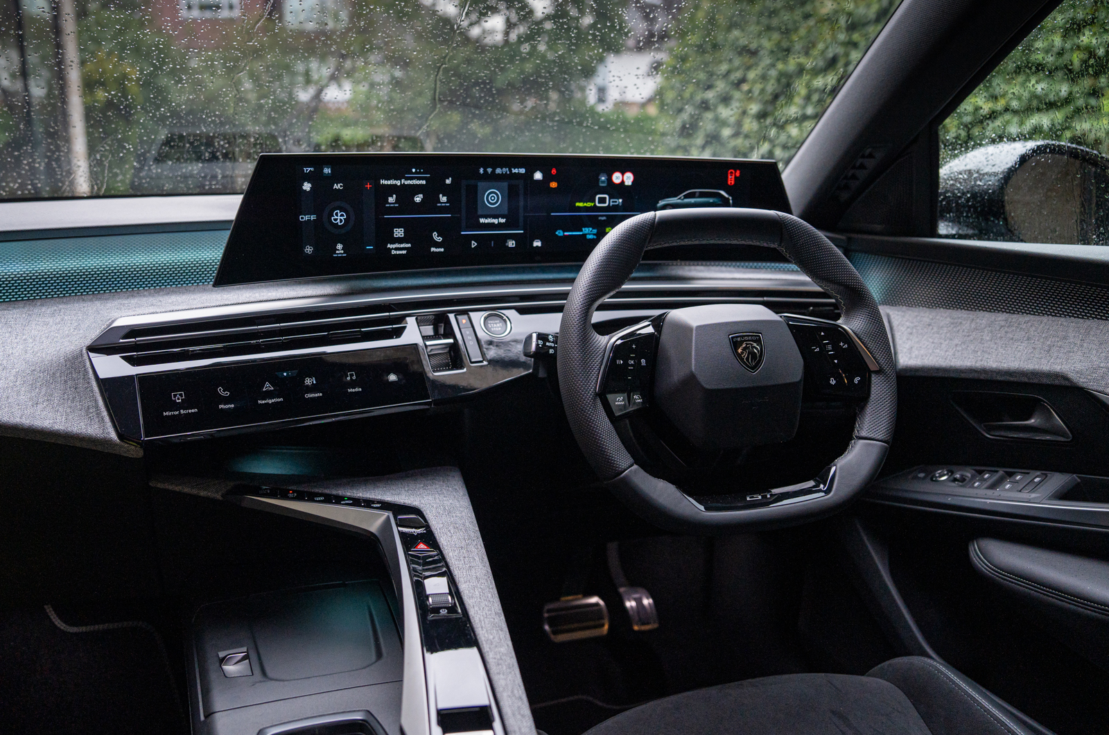 Peugeot E-5008 dashboard