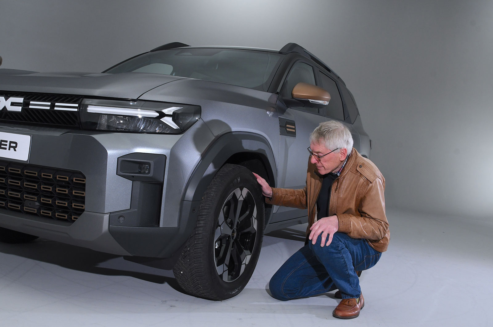 Phillip-Pennicott-and-Dacia-Bigster