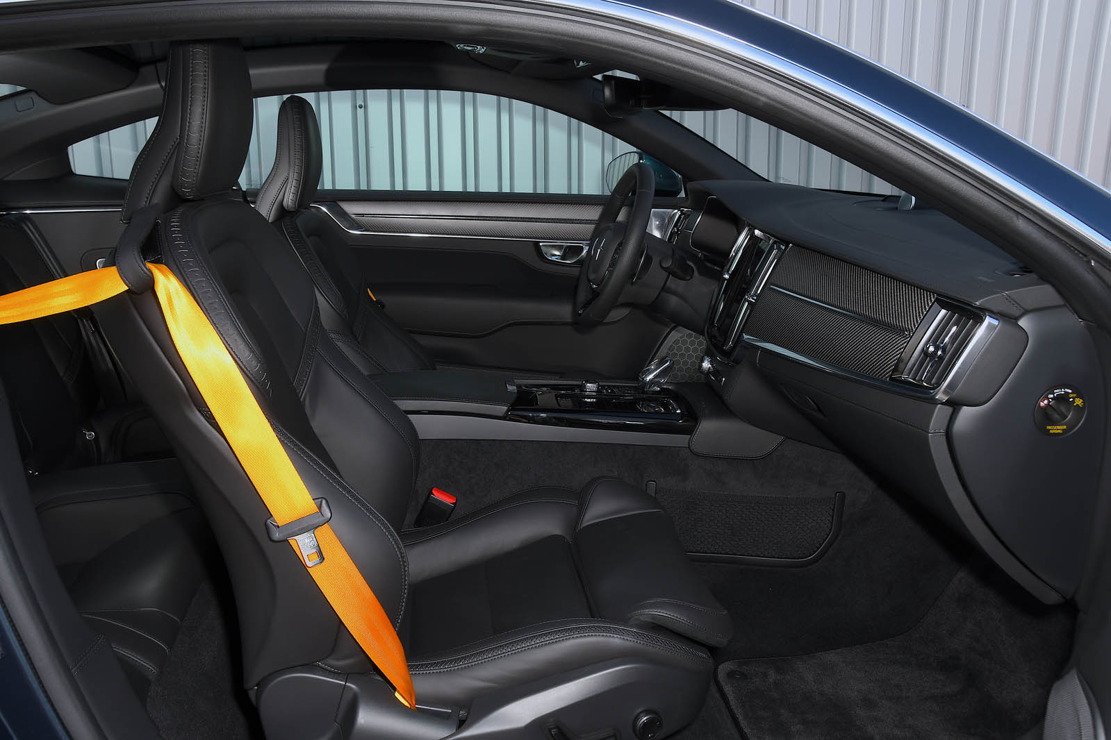 Polestar 1 2021 front seats