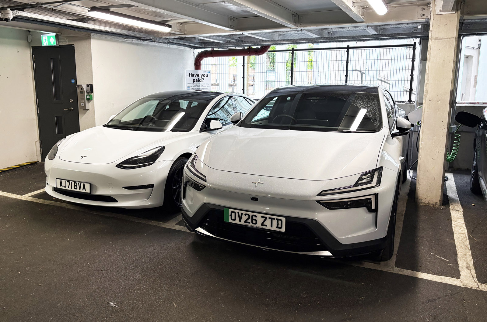 Polestar 4 LT in tight parking space