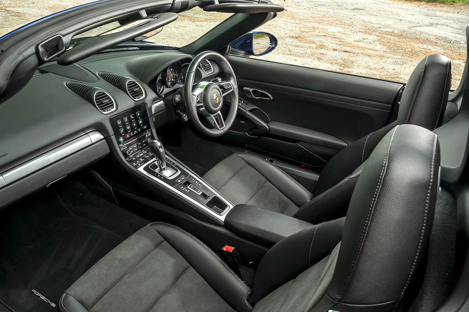 Porsche 718 Boxster front seats