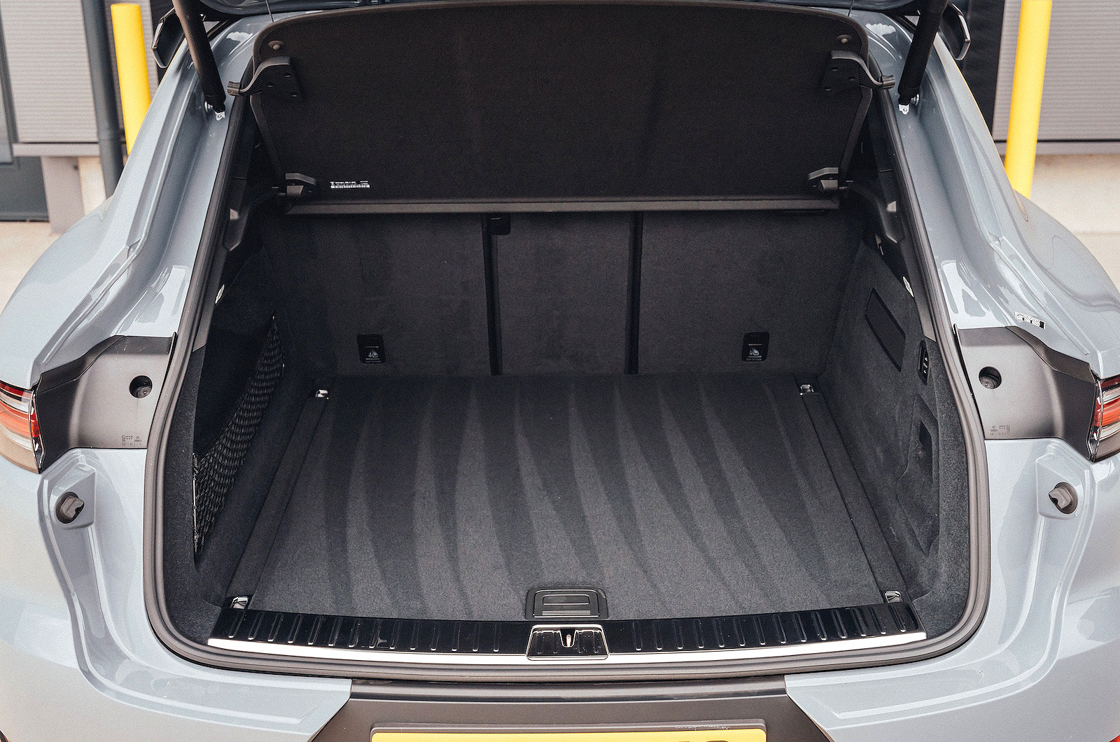 Porsche Cayenne Coupé boot