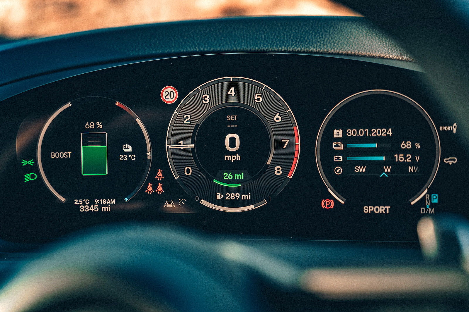 Porsche Cayenne Coupé driver display
