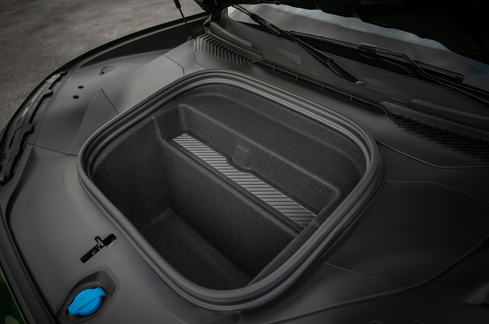 Porsche Cayenne Coupé Electric front boot