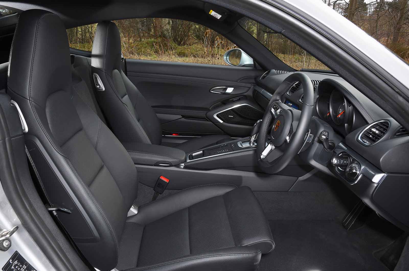 Porsche 718 Cayman 2021 seats