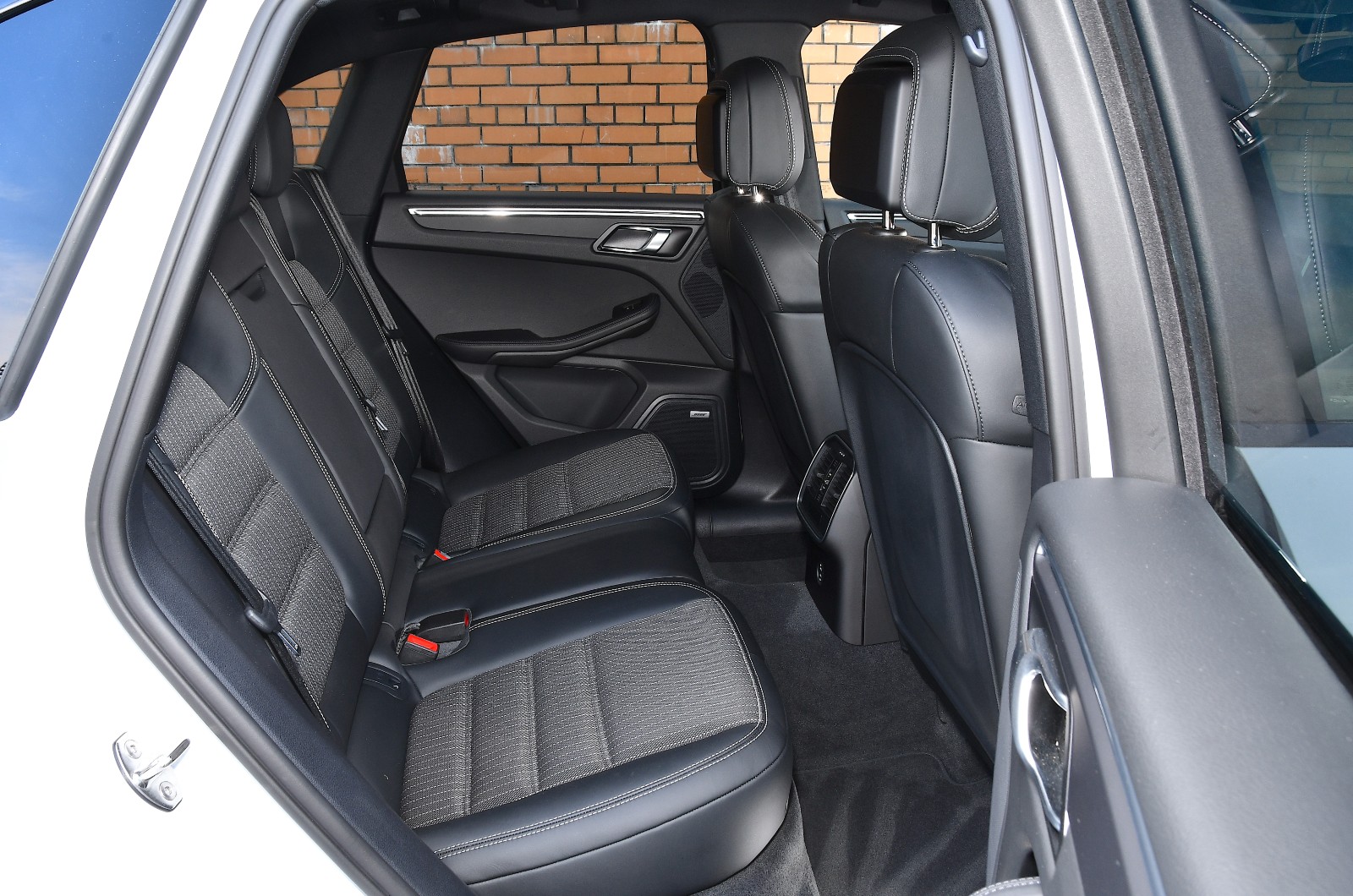 NEW Porsche Macan T rear space