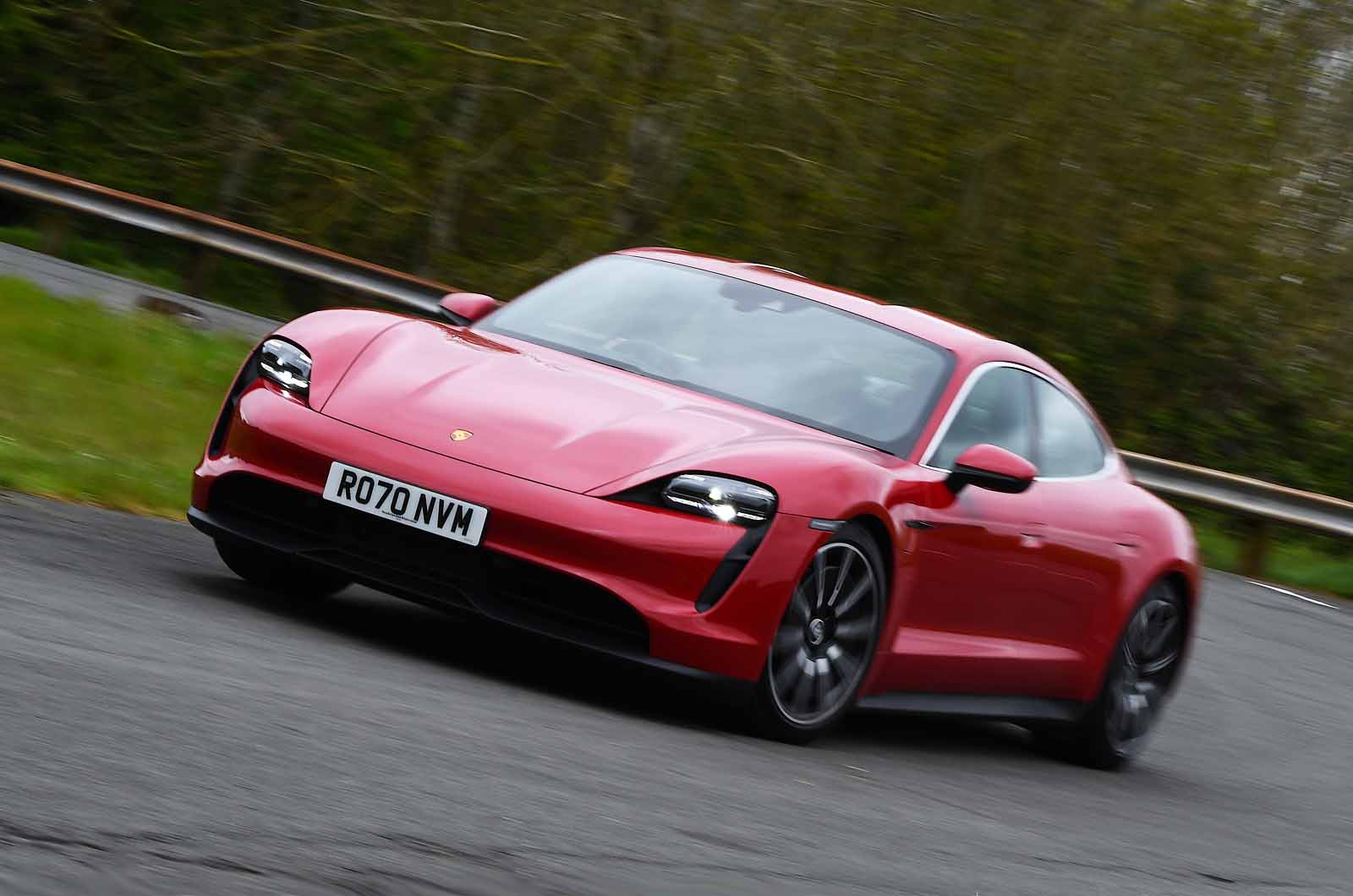 Porsche Taycan 2021 cornering