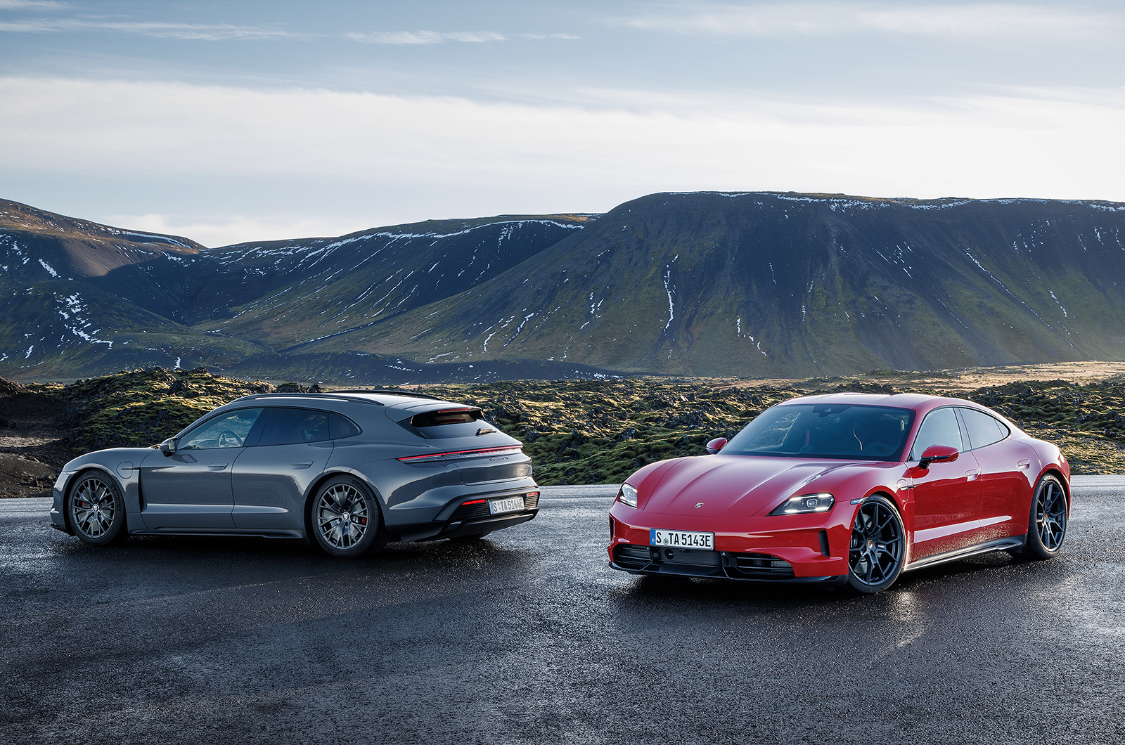 Porsche Taycan GTS both versions