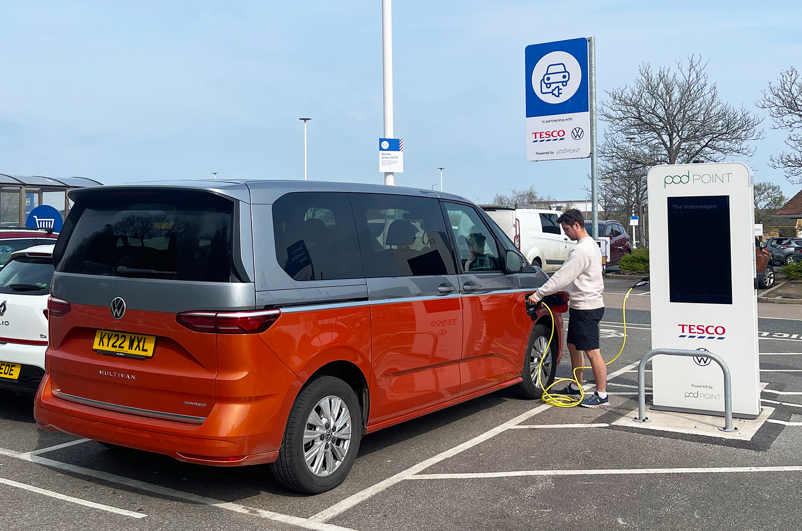 Multivan at public charger