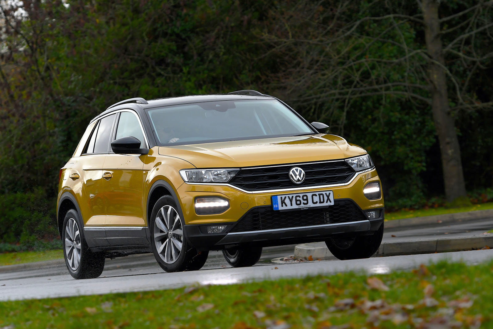 Volkswagen T-Roc driving