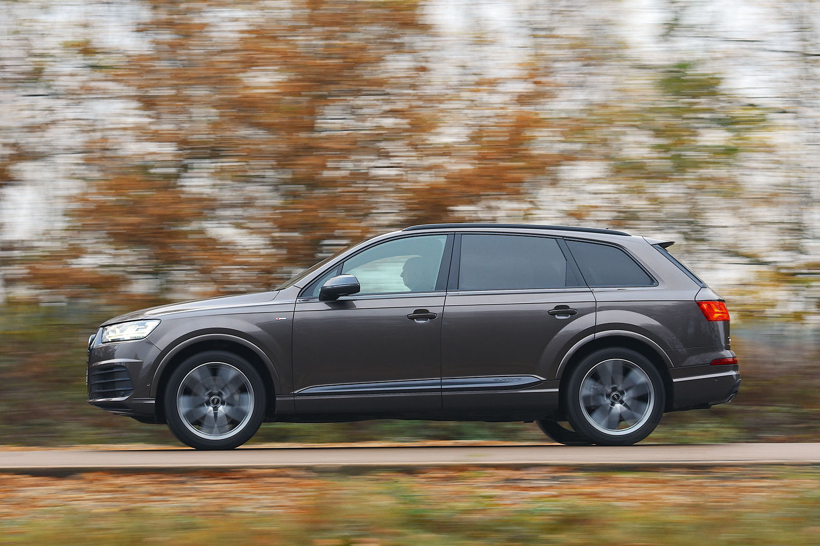 Audi Q7 driving