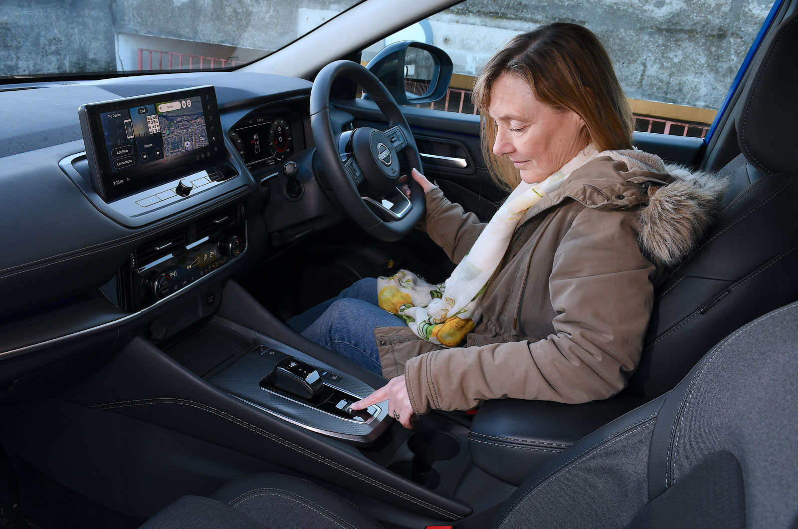 Nissan Qashqai long termer pressing e-pedal button