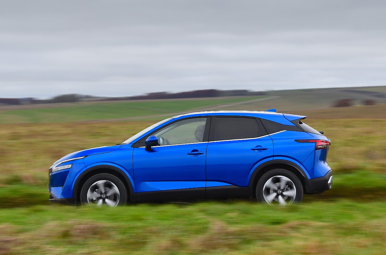 Used Nissan Qashqai 2021-present side shot
