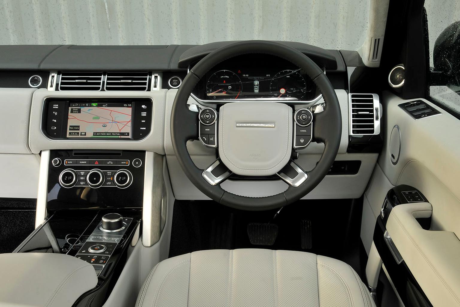 Used Range Rover dashboard