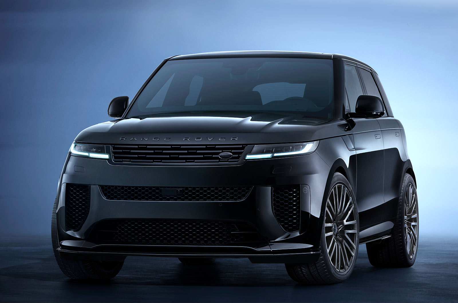 Range Rover Sport SV front static